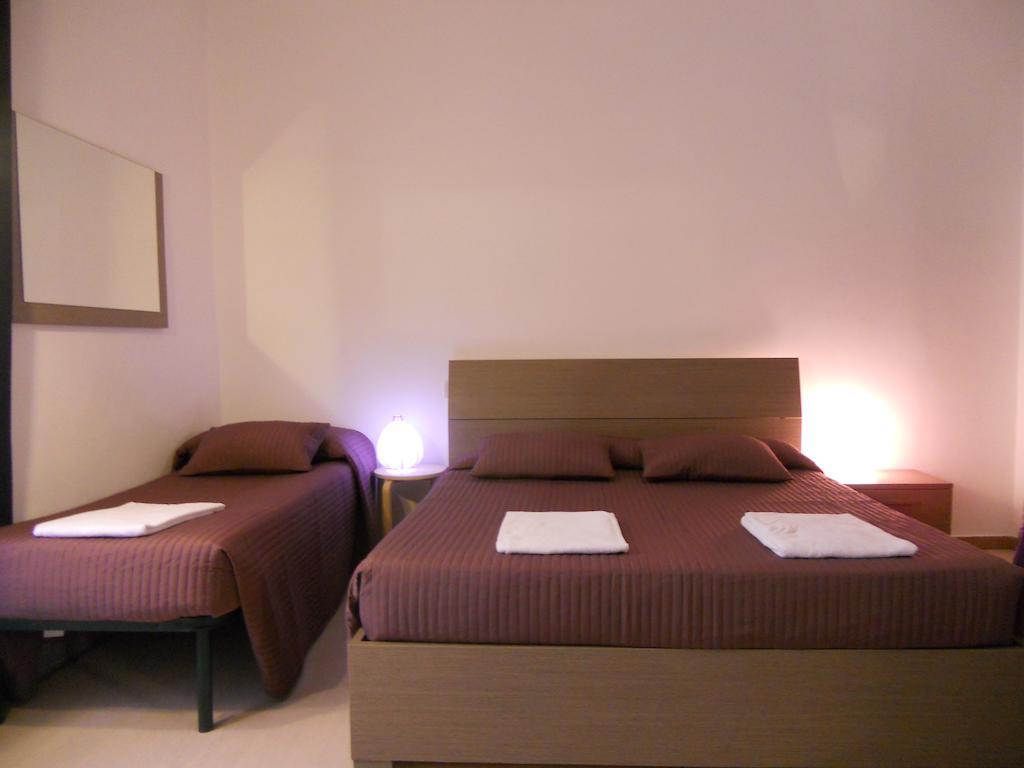 Aloha Rome 2 Hotel Room photo